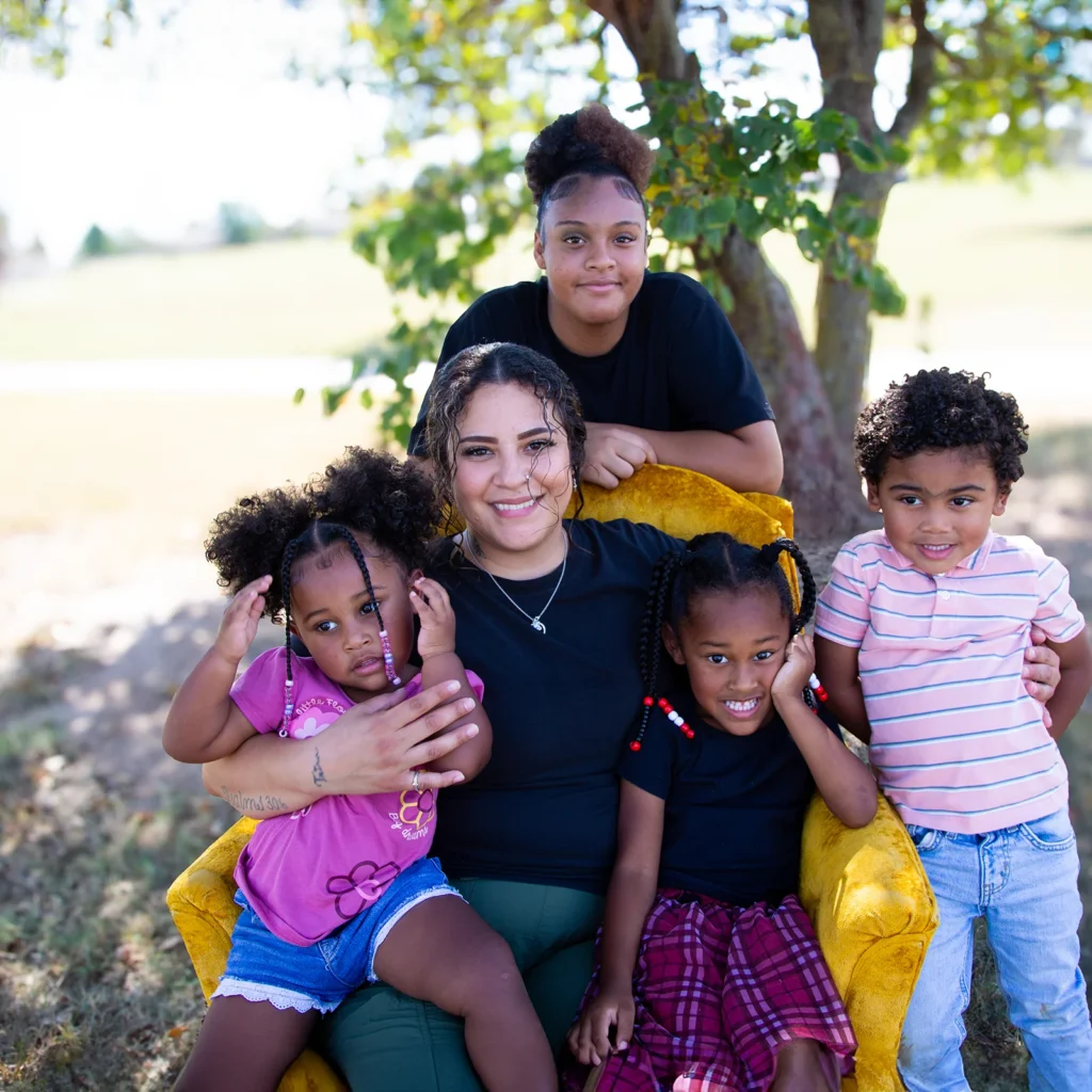 the vine single mother with her happy kids